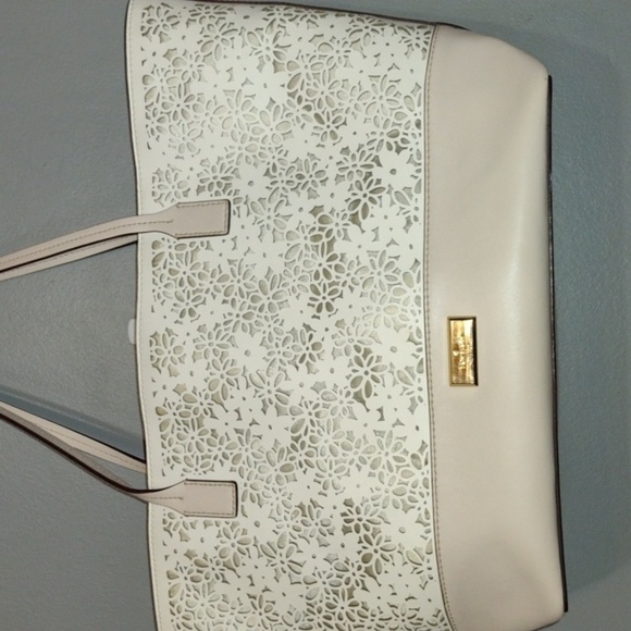 Kate Spade New York Bradford Court  Margareta Shoulder Bag Handbag white flowers - Picture 1 of 17